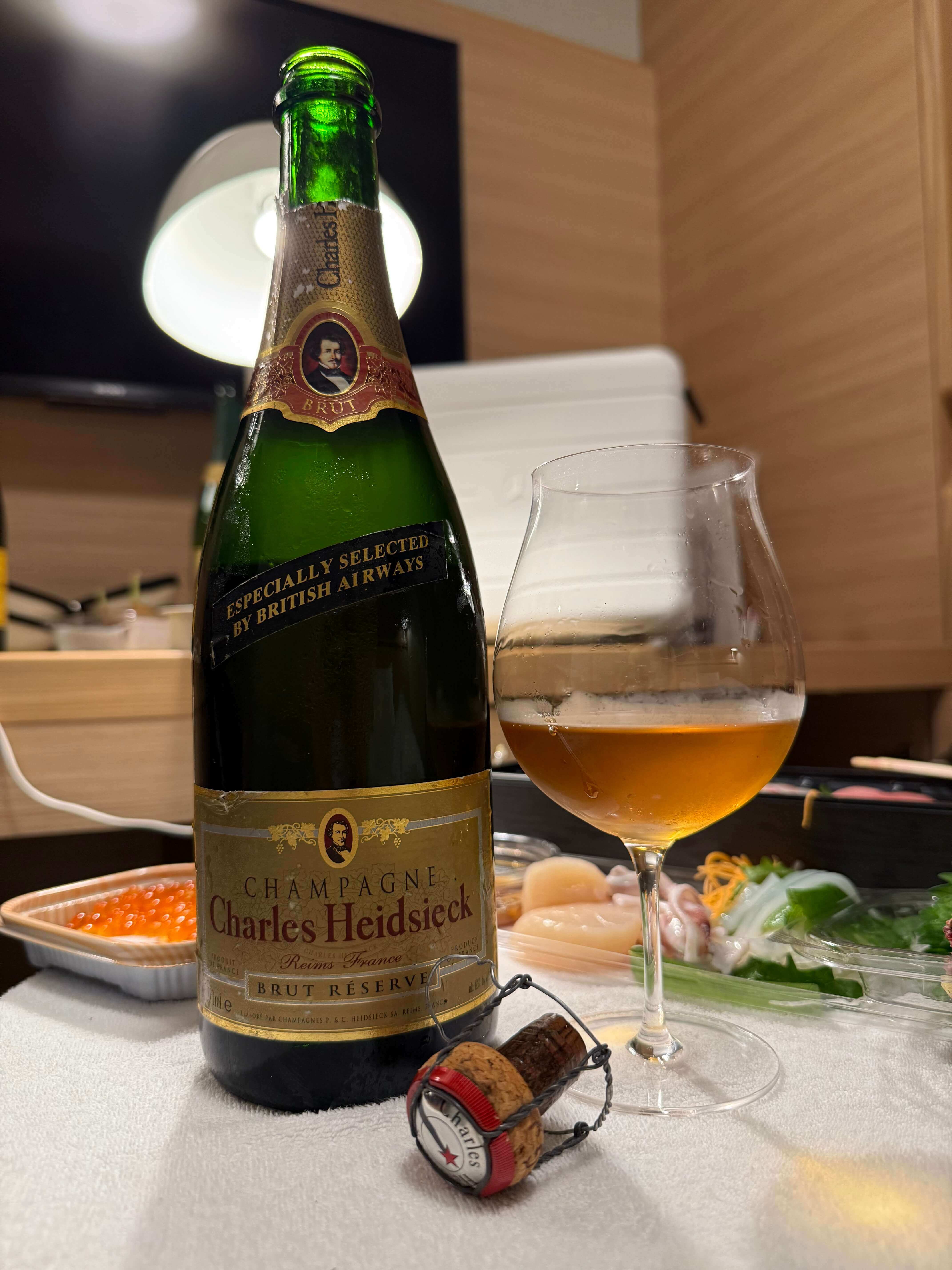 Charles Heidsieck Brut Rรฉserve (1990s, British Airways Exclusive), Champagne, France๏ฝ์ฐฐ์ค ํ์ด์ง ๋ธ๋คผ ๋ฆฌ์ ๋ธ (1990๋
๋, ์๊ตญ ํญ๊ณต ๊ธฐ๋ด ํ๋ฆฌ๋ฏธ์ ์๋น์ค ์ ๊ณต์ฉ)