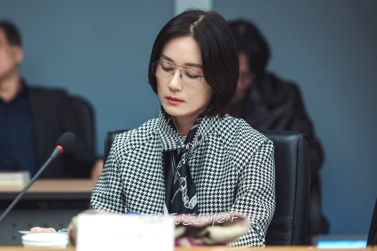이토록 친밀한 배신자 등장인물