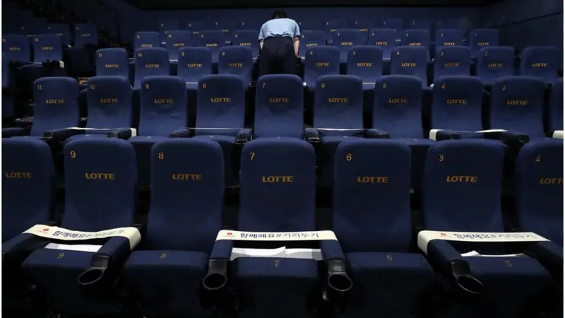 상영관을 텅 비게 만든 원인 관련 사진