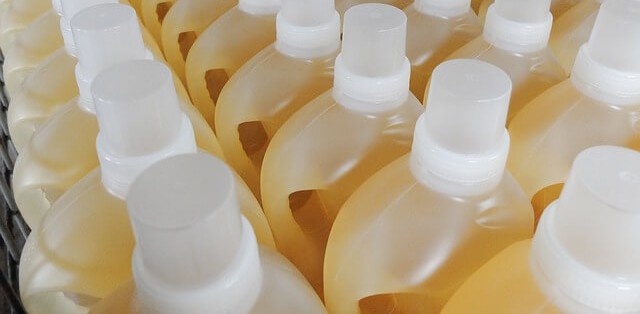 세탁용품의 향기에 끌리는 모습