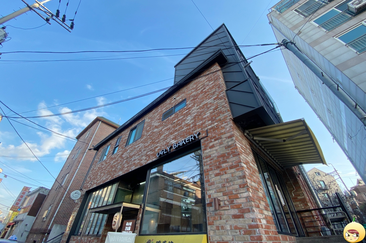 망원동 빵집 어글리베이커리 외관 전경