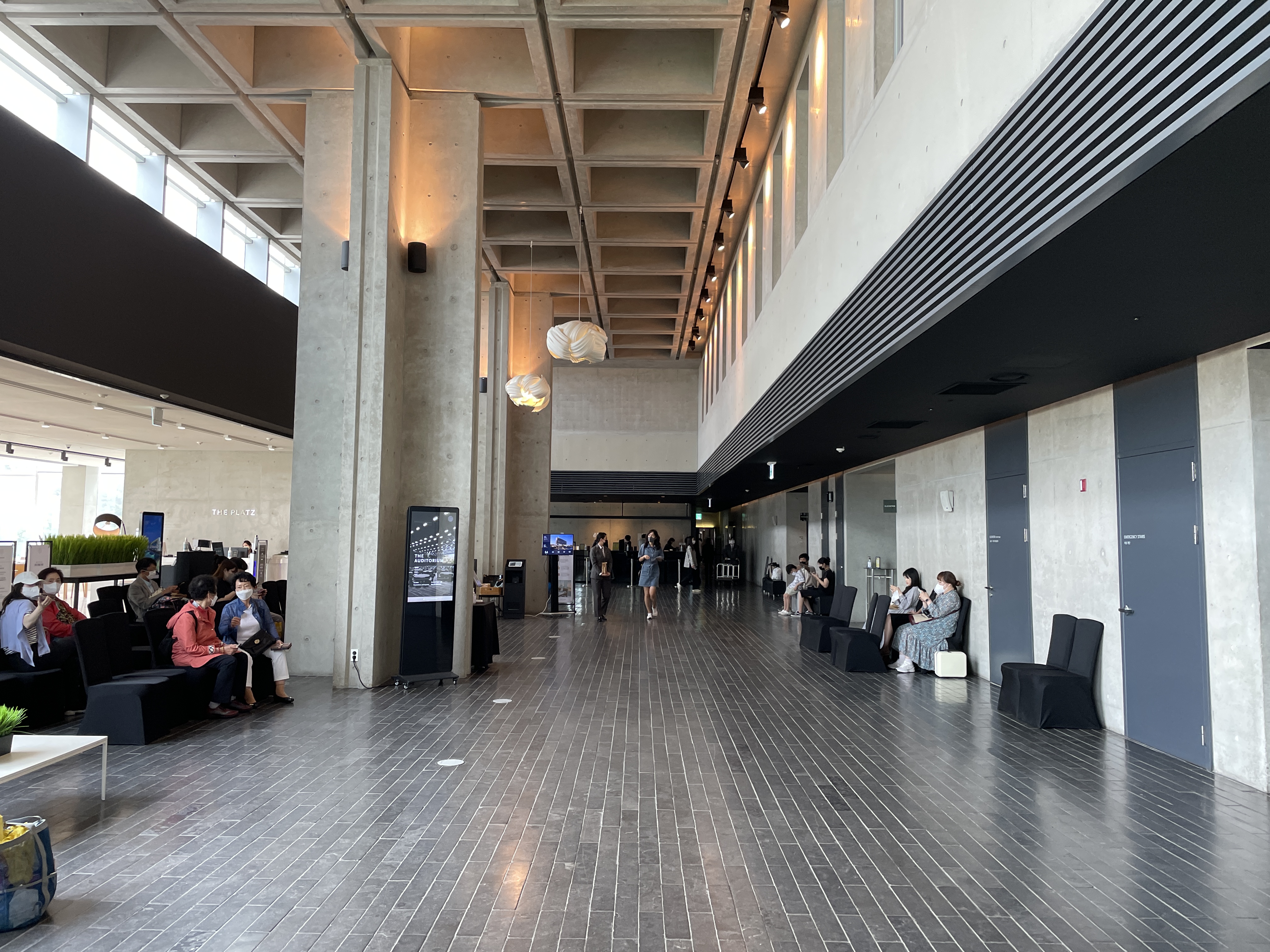 네스트호텔 로비