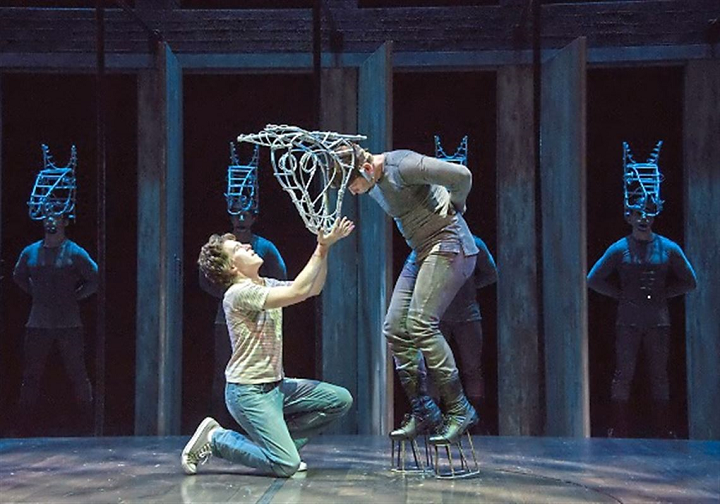 연극 에쿠우스 공연 무대