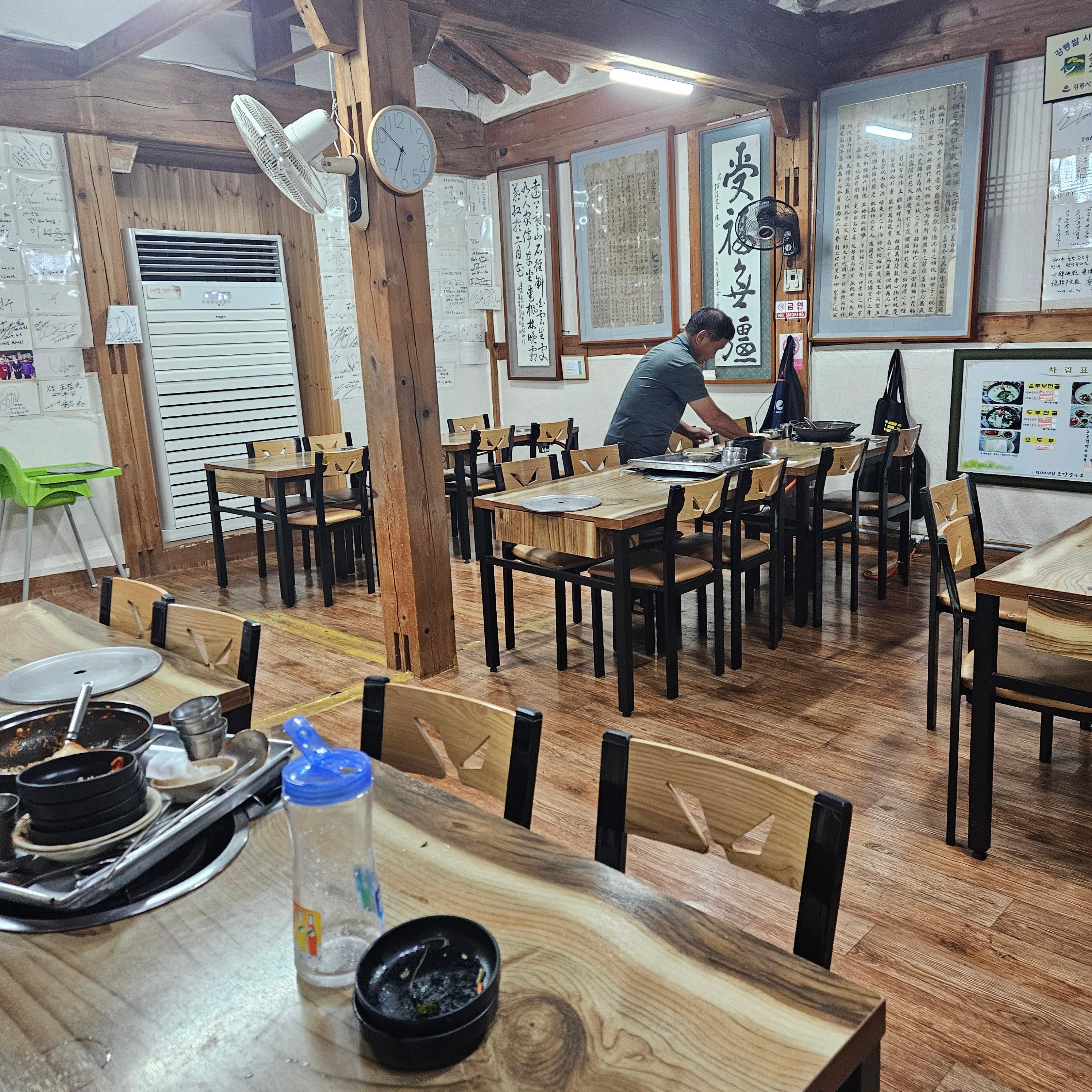 강릉 400년집 초당순두부 실내사진
