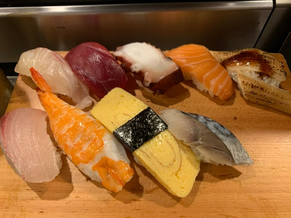 세트 가까이 찍은 초밥