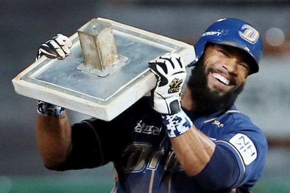 테임즈-40-40달성-기념-베이스