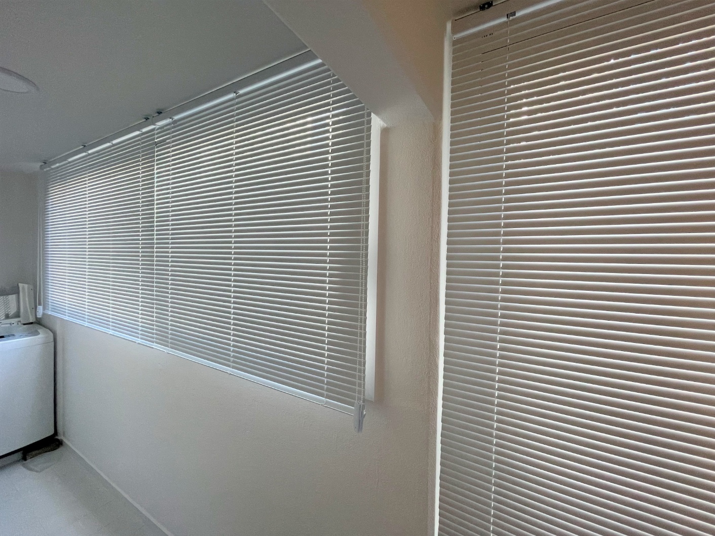 다용도실-알루미늄-블라인드-시공-사진1