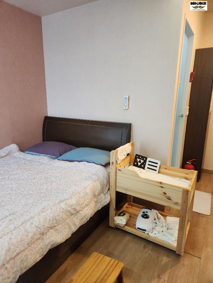 인천 논현 마이비산후조리원 방내부 침대