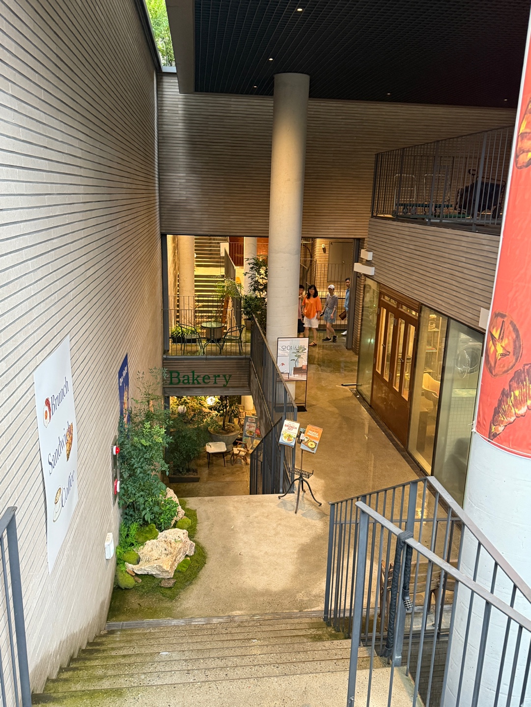 성남 오야동 카페 오야밸리 지하 구조 입구