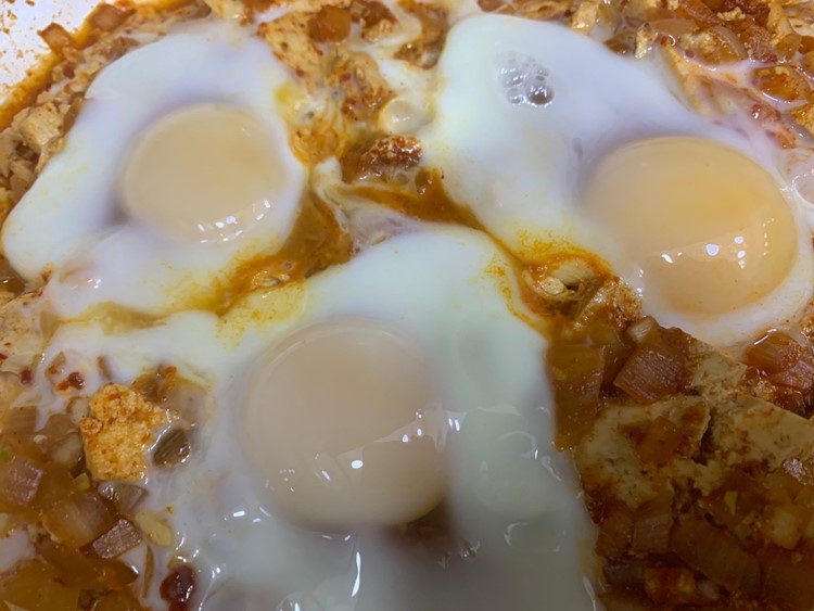 두부조림과 반숙된 계란