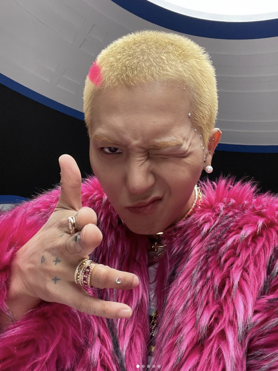 송민호 셀카