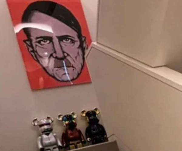 히틀러 초상화 논란