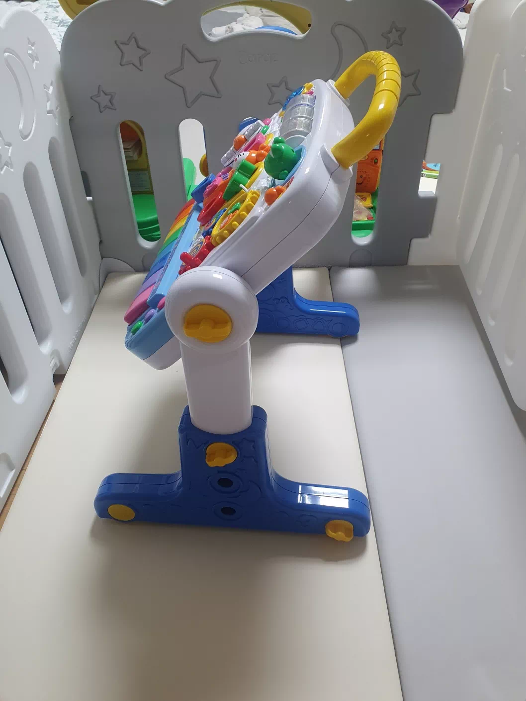 코니스 에듀테이블 옆