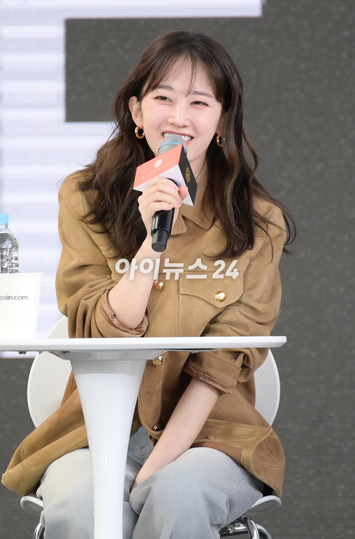 배우 전종서가 6일 오후 부산광역시 해운대구 영화의전당에서 진행된 제28회 부산국제영화제 '발레리나' 오픈토크에 참석하고 있다. [사진=정소희 기자]
