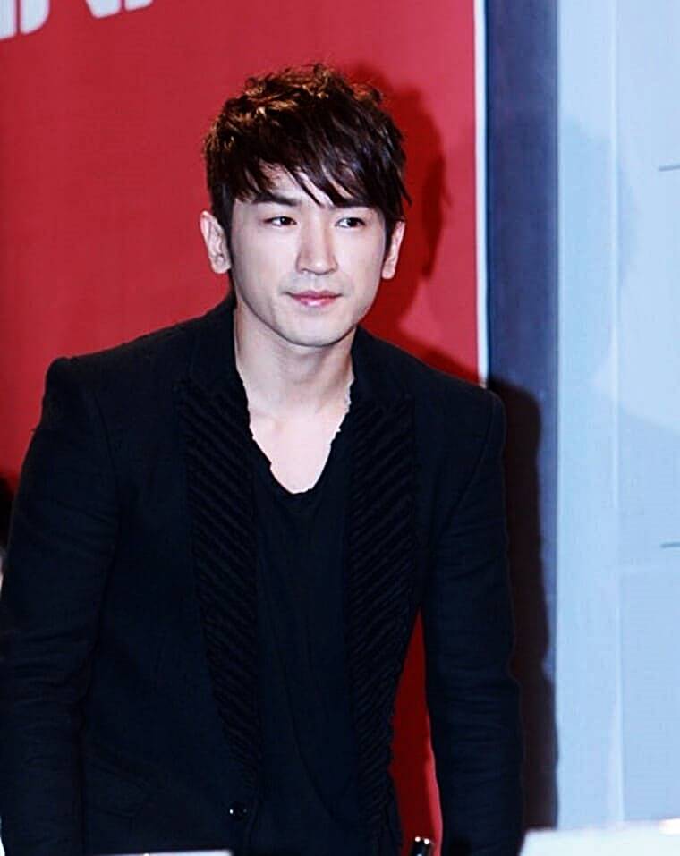 가수-이민우