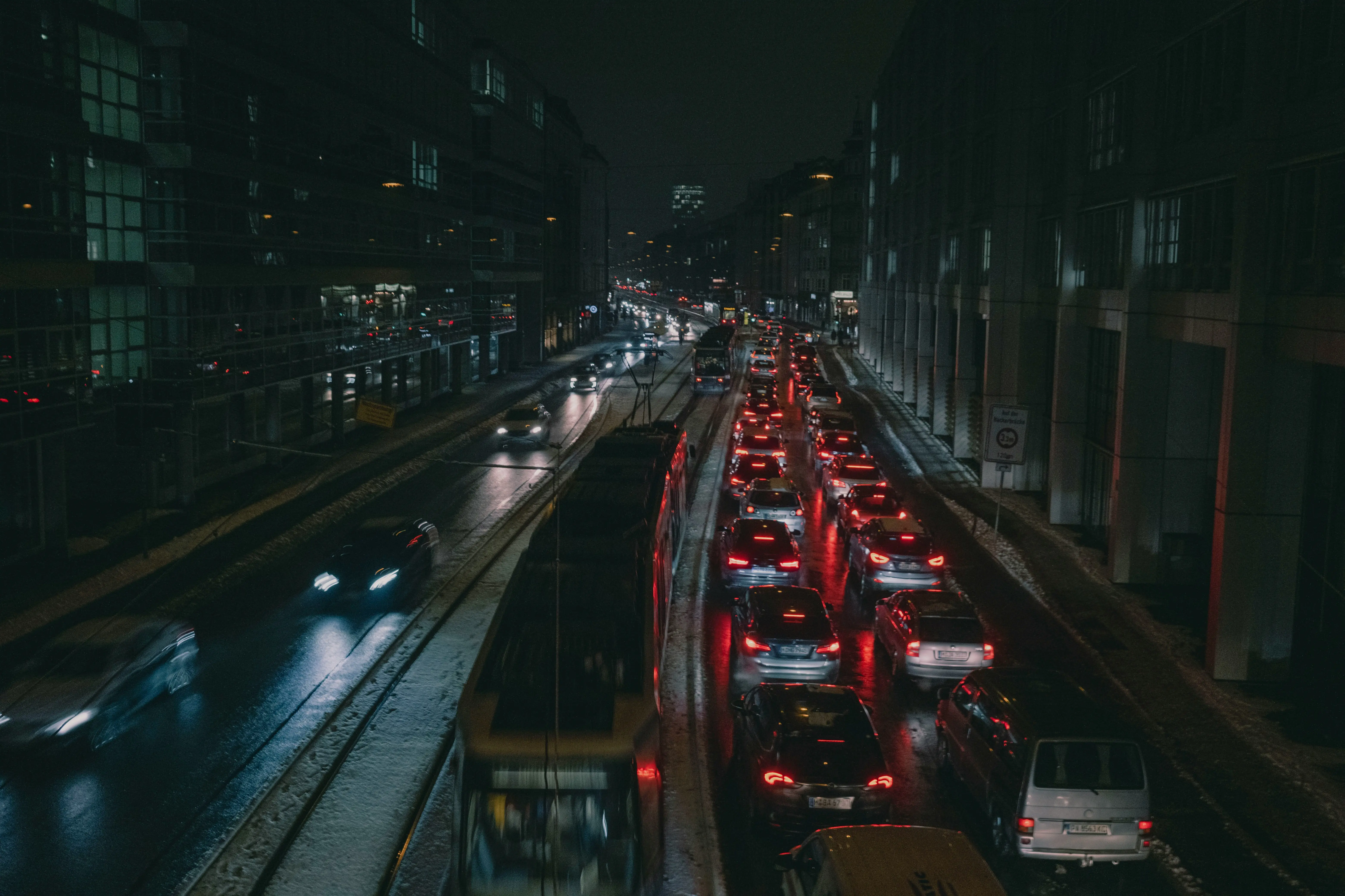 출퇴근 교통 정체 왜 매일 반복될까