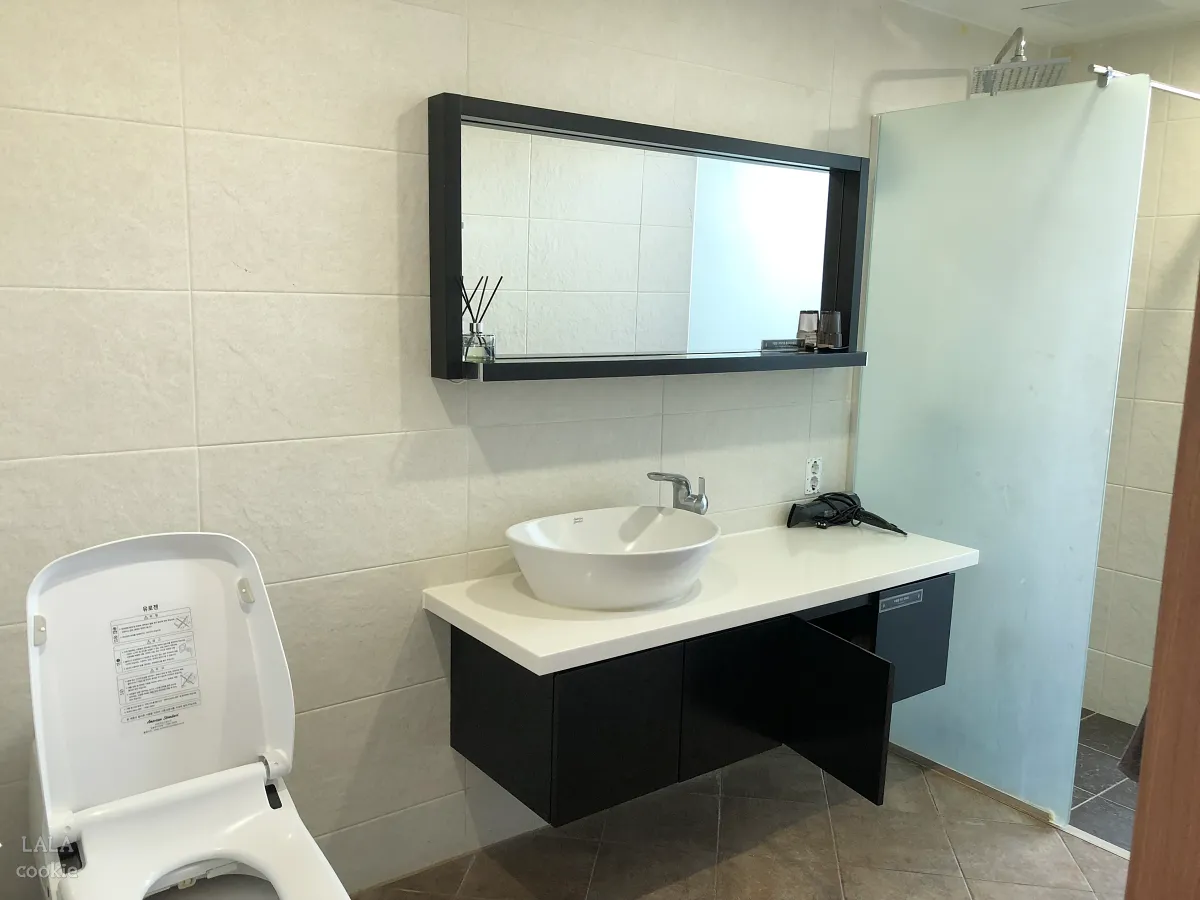 제주도-동쪽-가성비-숙소-아르츠-스파-앤-풀빌라-화장실-세면대