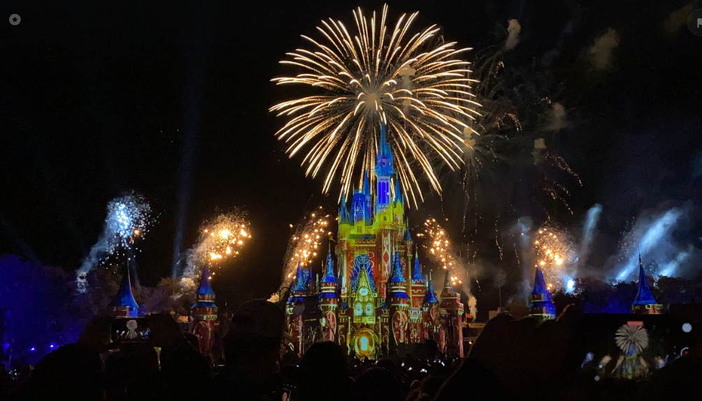 디즈니랜드 폭죽퍼레이드