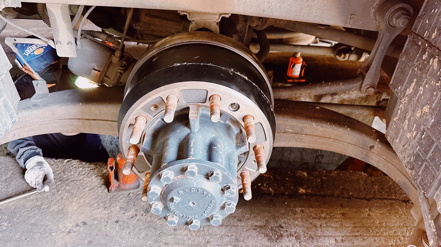 버스 브레이크 드럼 & 라이닝 교체