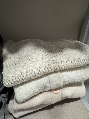 완전 건조한 니트 소재 옷들