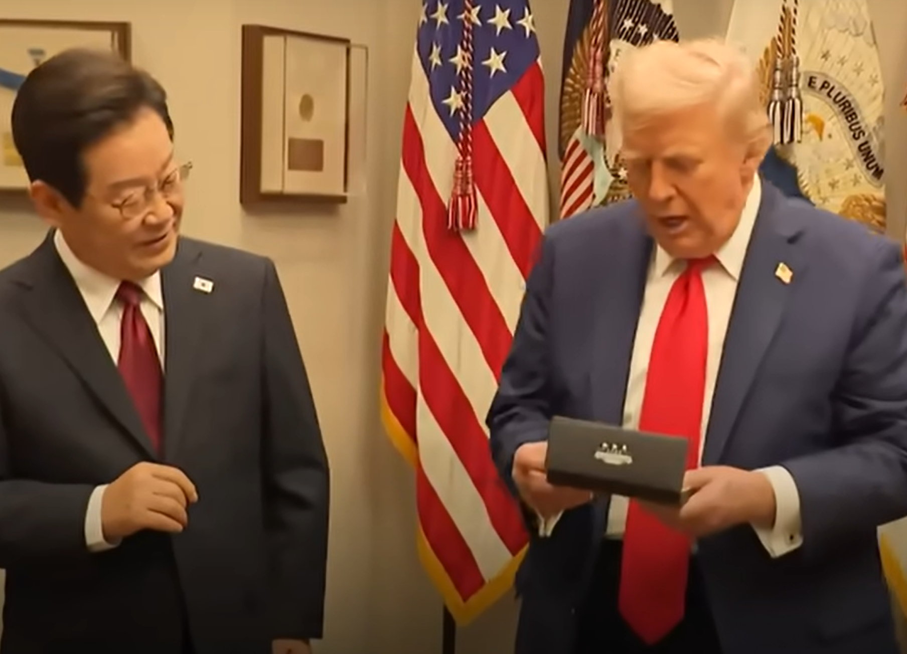 이재명 볼펜, 트럼프 볼펜, 이재명 펜, 트럼프 펜, 펜, 골프채, 볼펜, 이재명 대통령, 트럼프 대통령, 선물, 펜 선물, 볼펜 선물