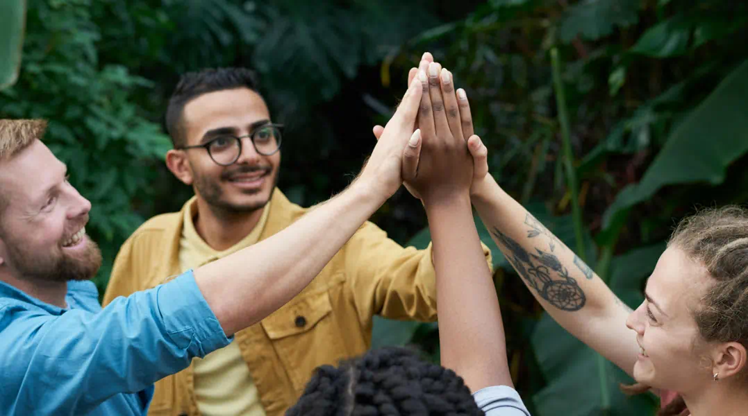 서로 힘을 모아 도와주는 모습3