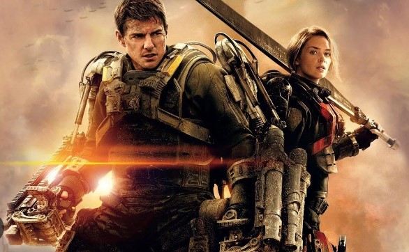 주인공 케이지와 리타가 각자의 전투장비를 차고 한 곳을 응시하고 있다.