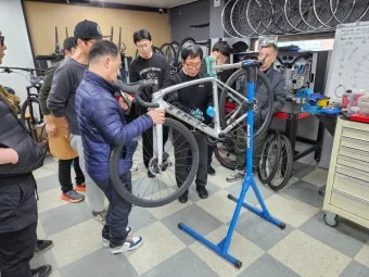 자전거 정비 주기 점검 브레이크 패드 체인 마모 휠 트루닝_4