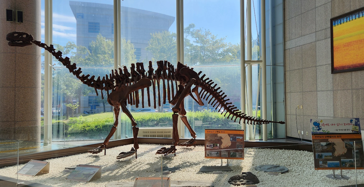 '광주정신' 예술로 승화! 전남대, '오월의 빛'展 통해 세대 공감 모색!