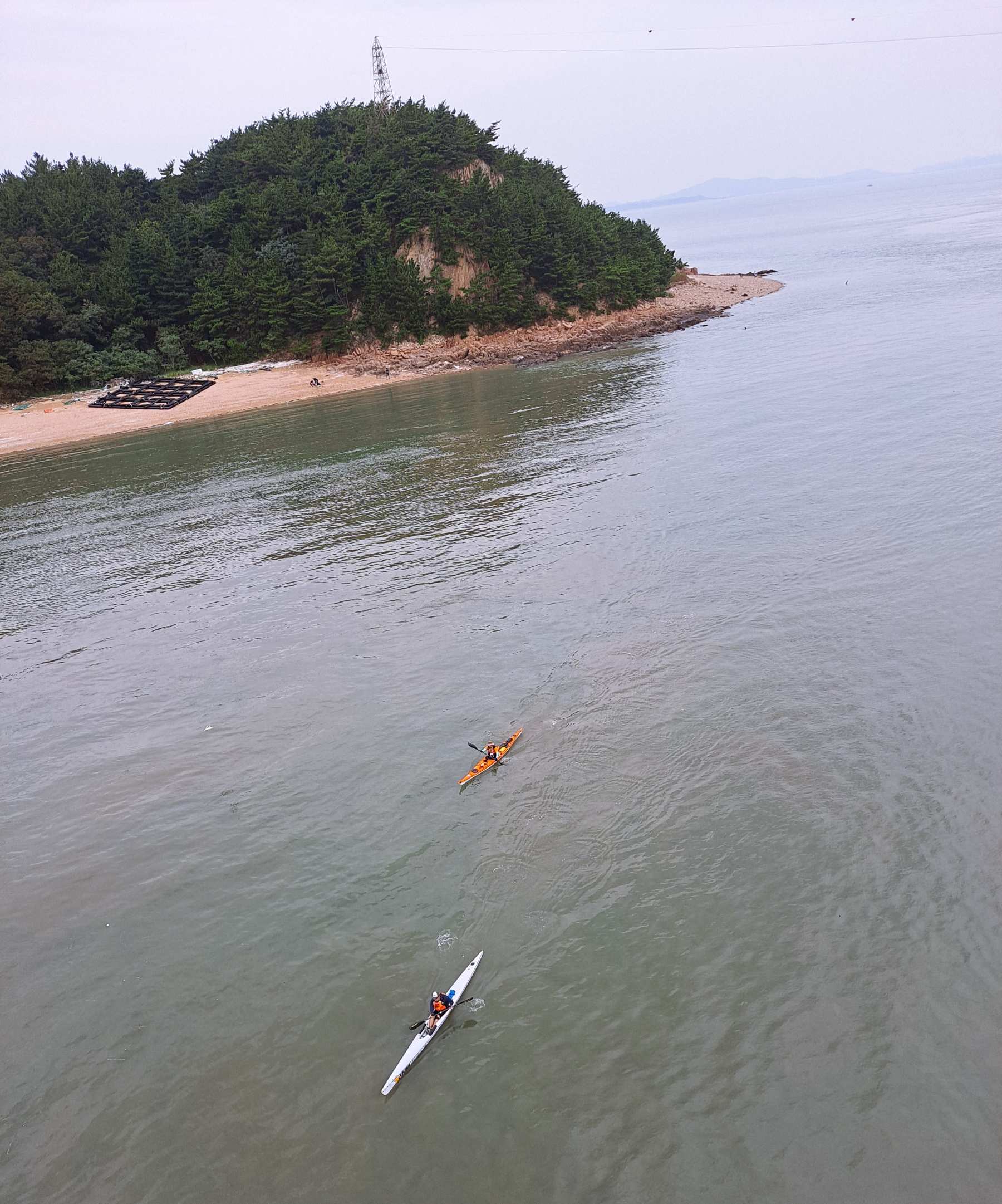 다리 아래 카누