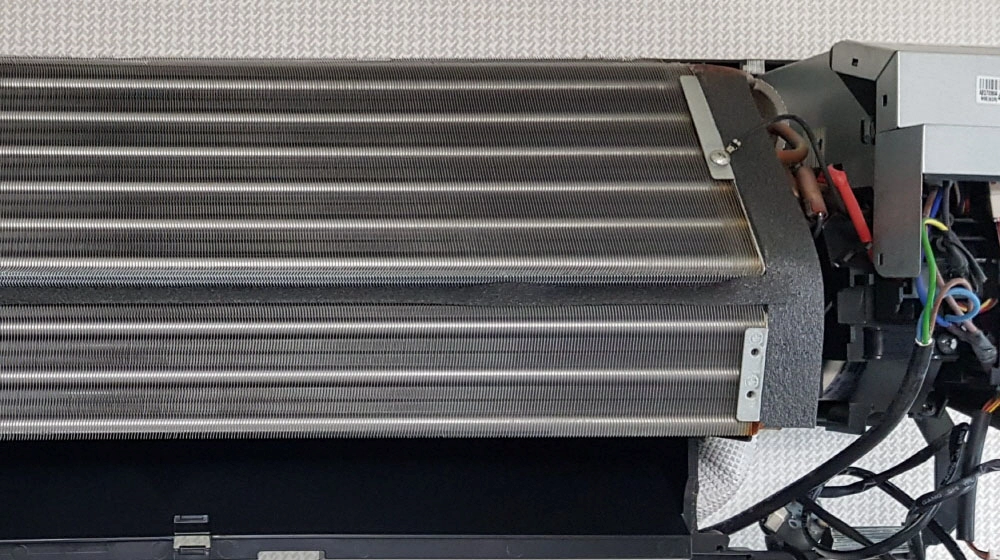 벽걸이 에어컨 물이 나오는 곳