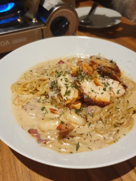 연어스테이크가-올라간-파스타