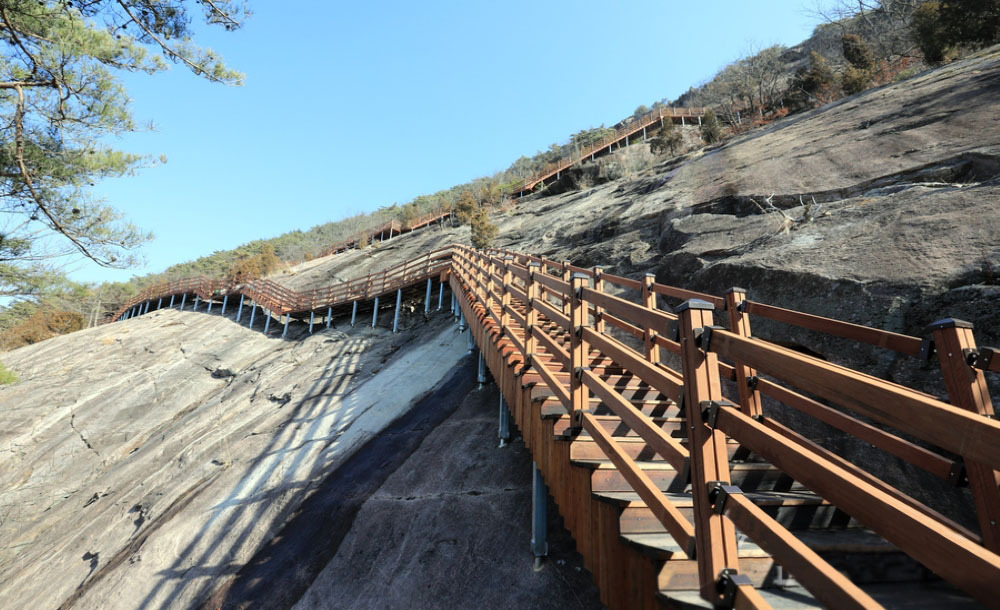 순창 용궐산 하늘길 - 국내 유일, 우리나라 최고의 수직 절벽 잔도!