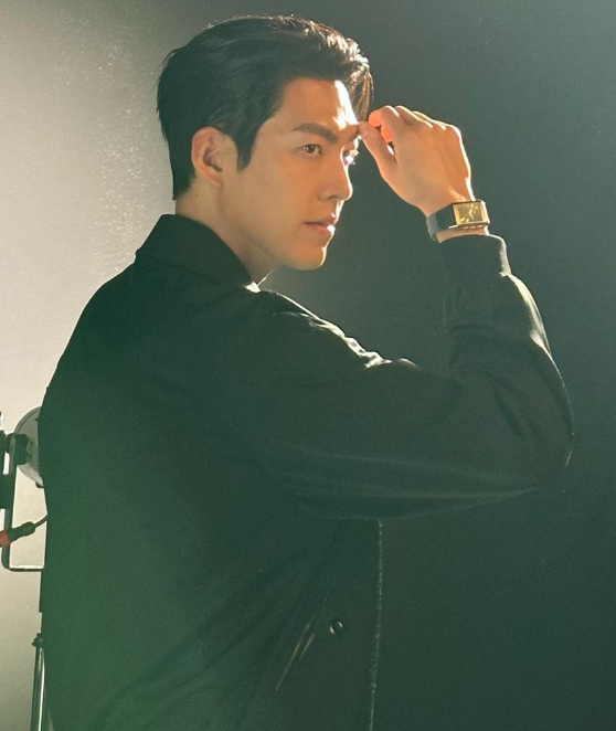 김우빈 프로필 작품활동 연애 신민아 결혼 투병 결별 드라마 영화 넥플릭스