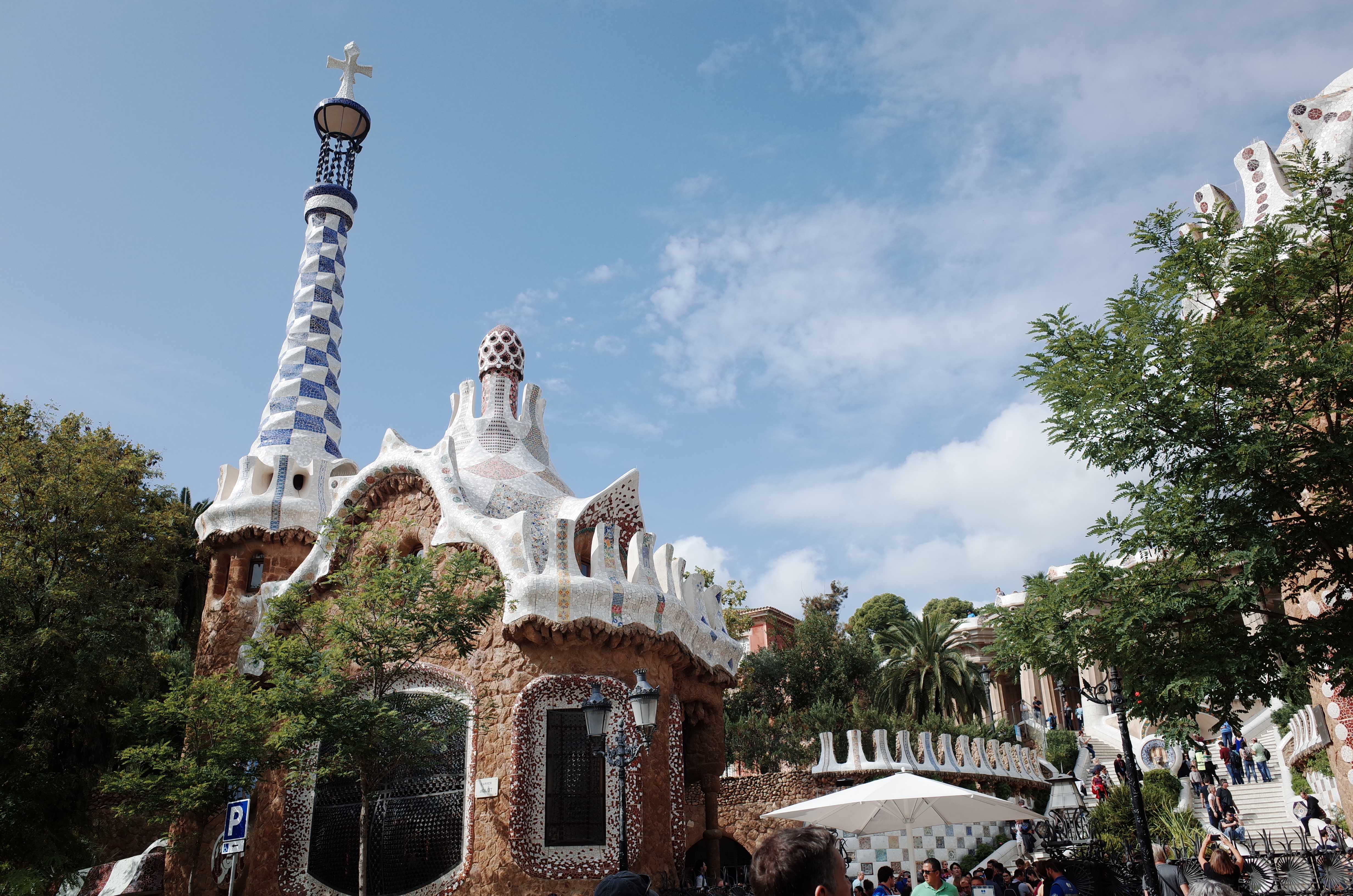 구엘 공원 입구의 동화 같은 과자 집 모양 건축물