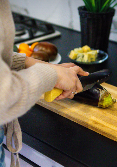 주부 건강 관리를 위해 요리하는 사진