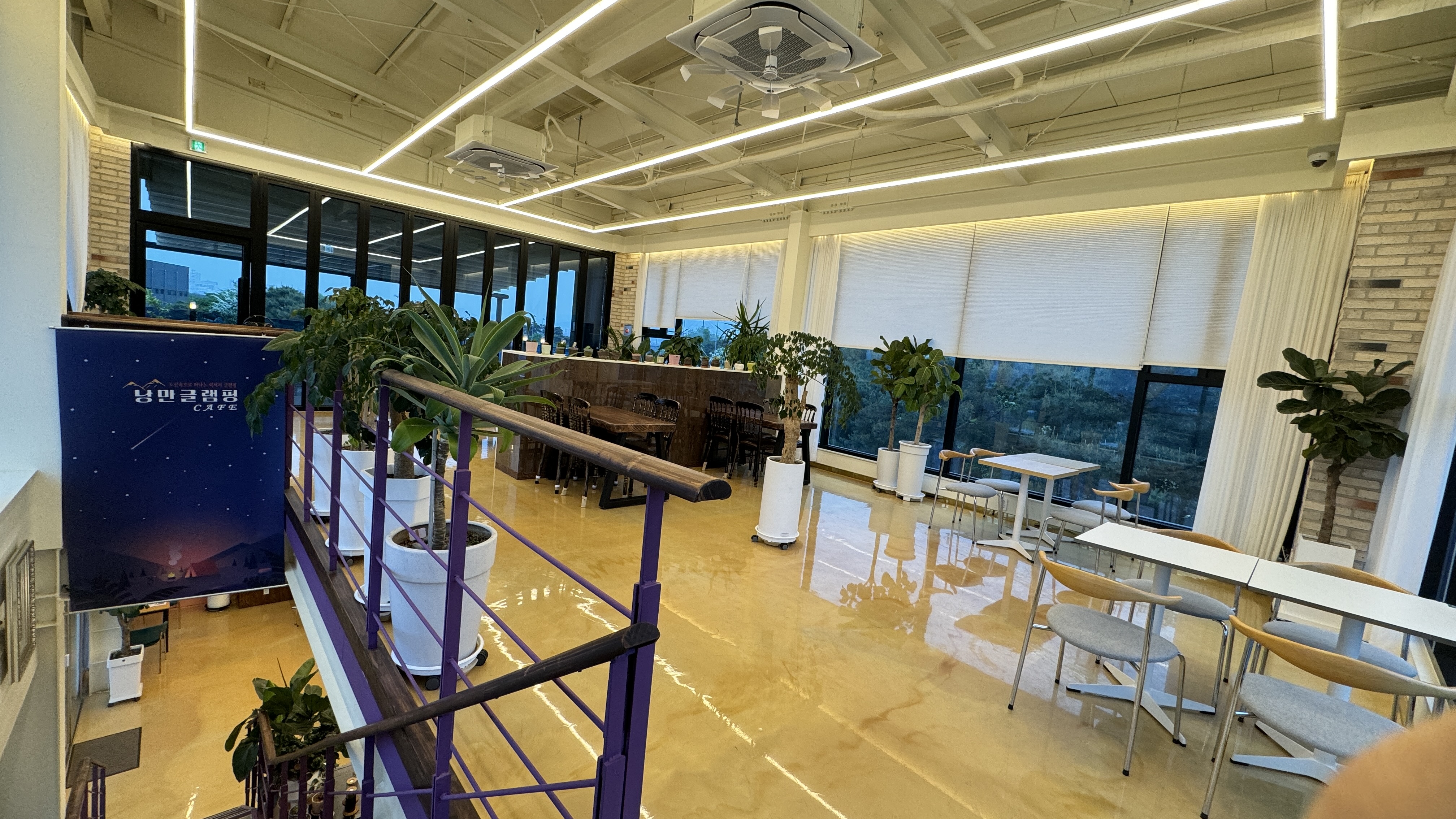 낭만 글램핑 카페 2층