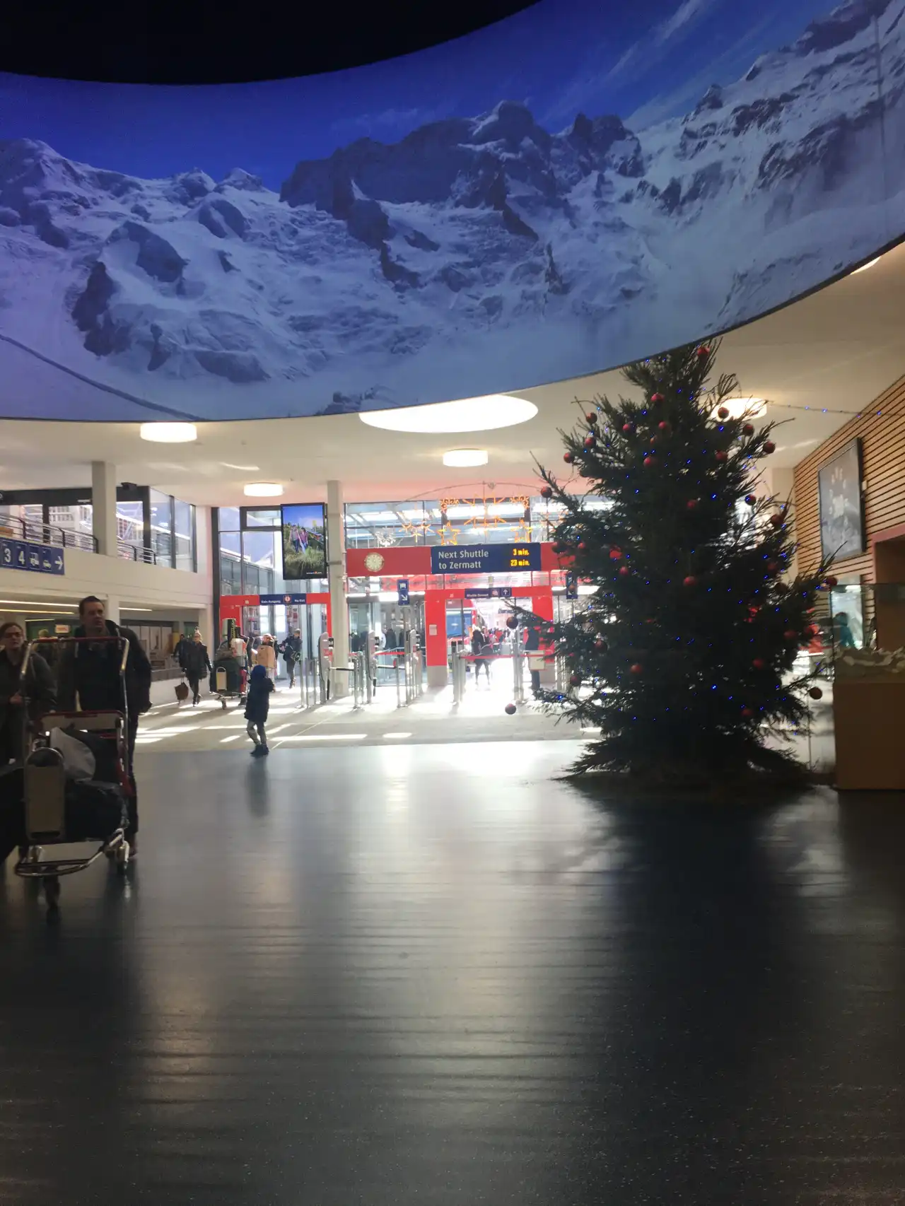 스위스_태쉬역_내부