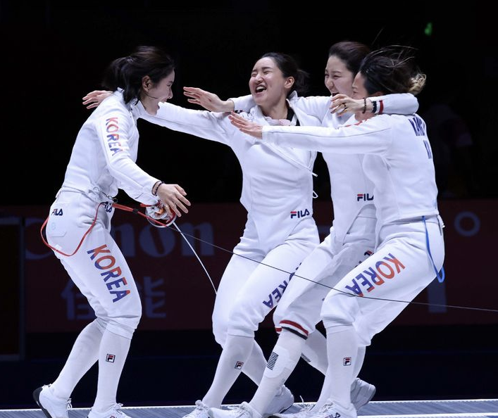 펜싱 여자 에페 단체전 금메달 획득