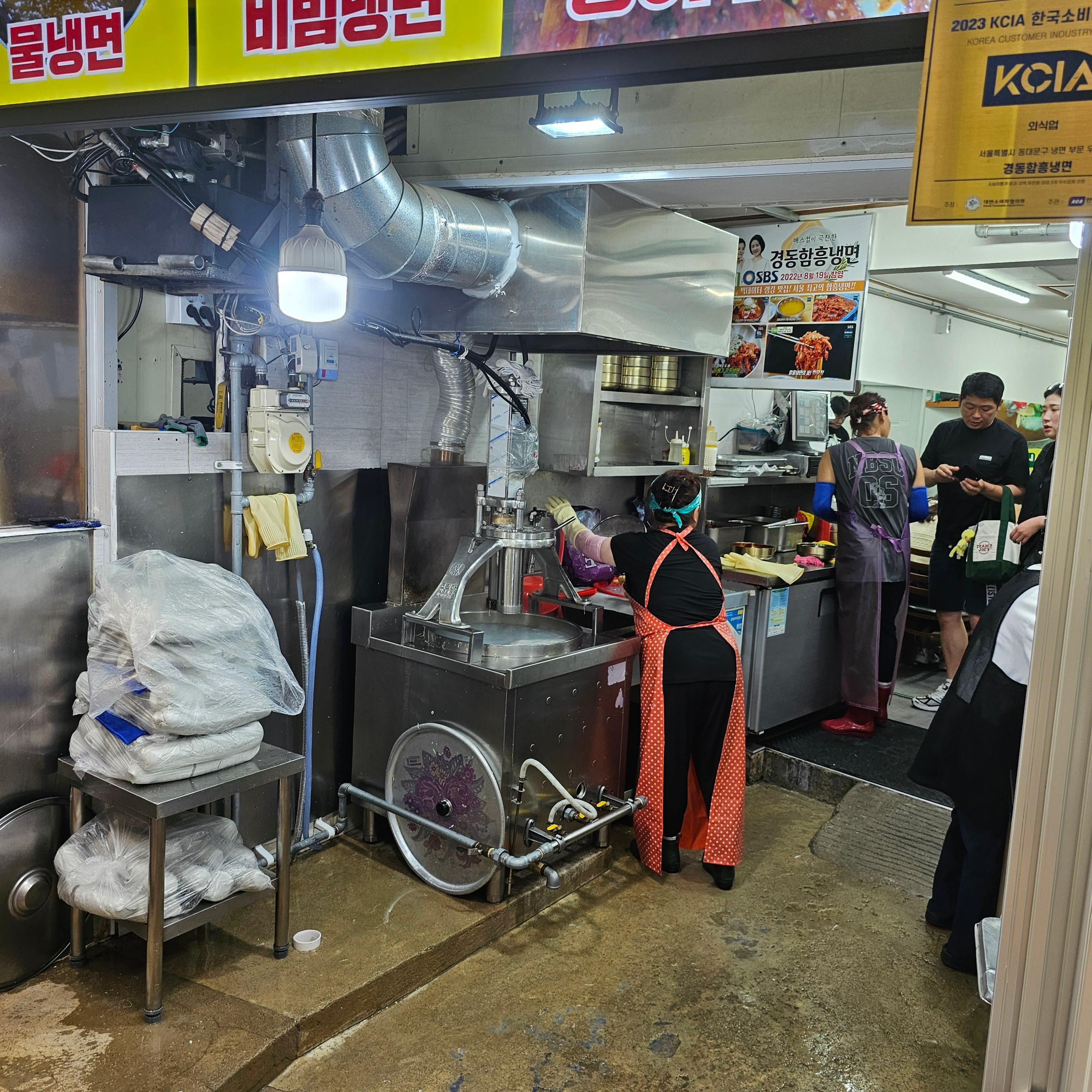 주방의 활기찬 모습