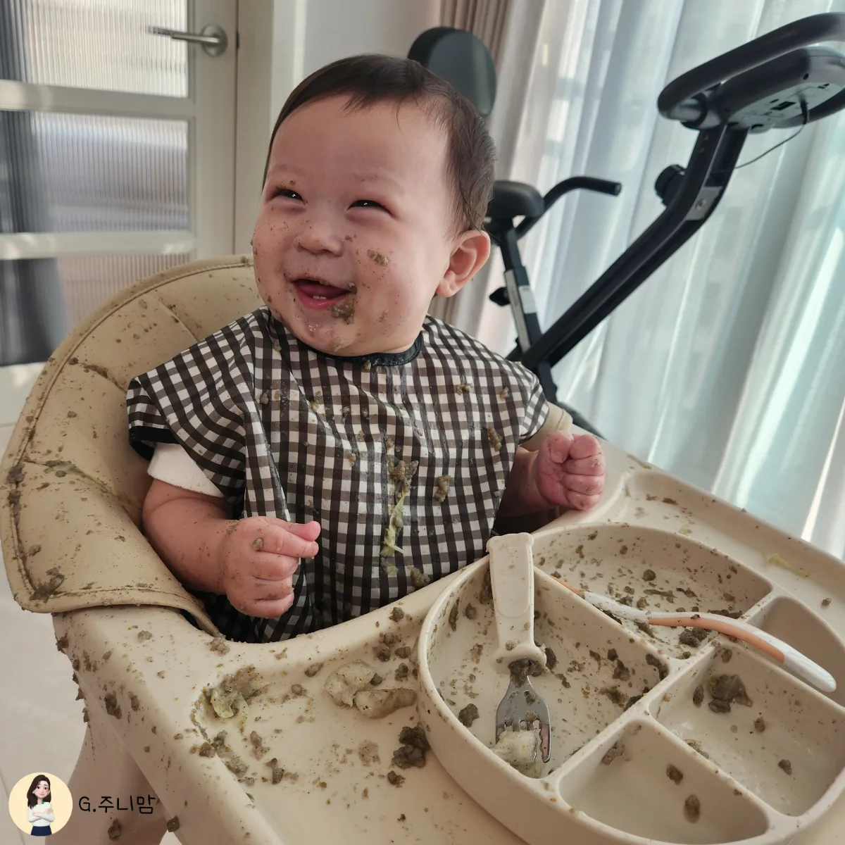 자기주도-이유식하는-아기