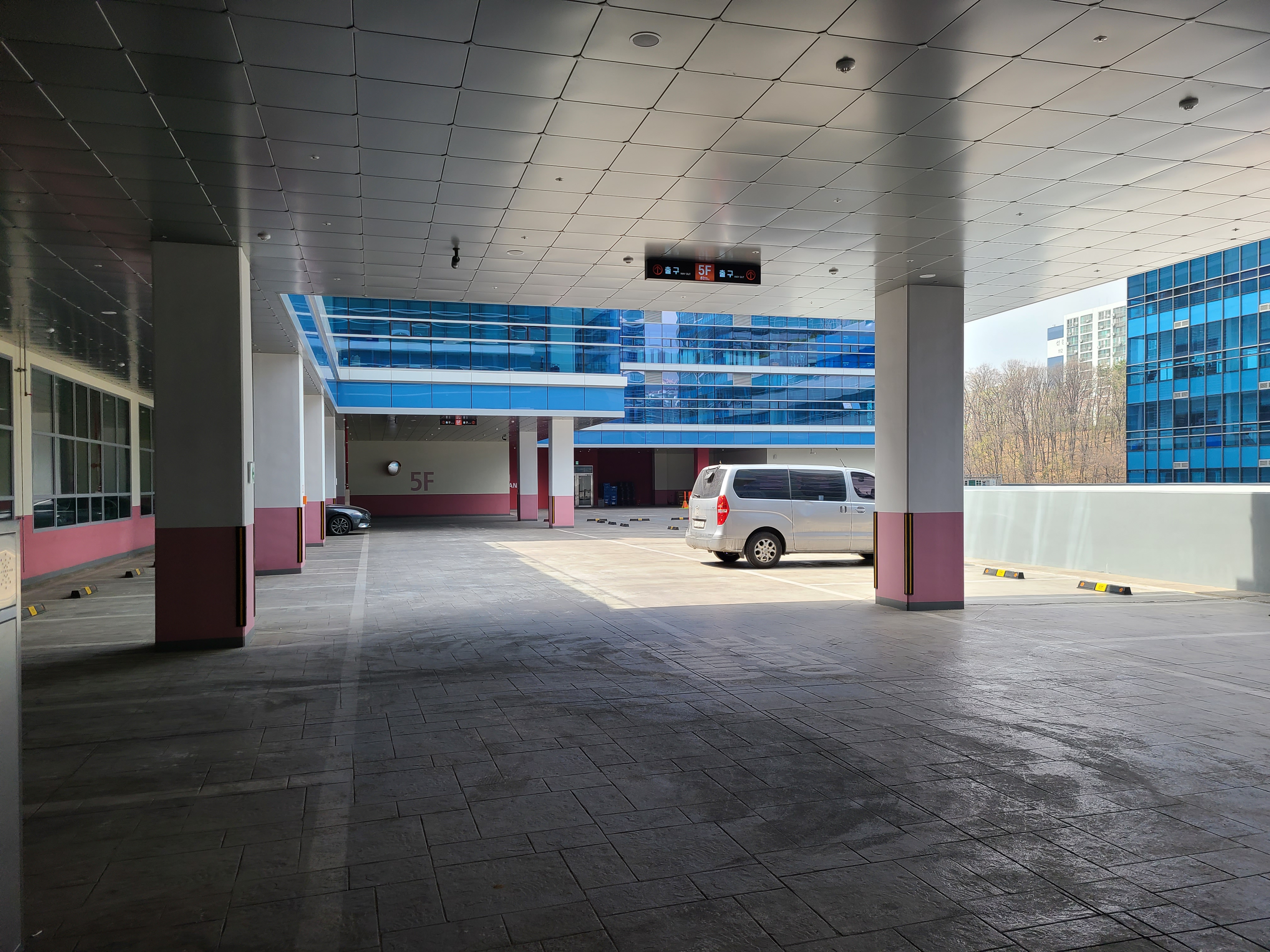 센트럴비즈타워 2차 지상주차장 및 섹션오피스1