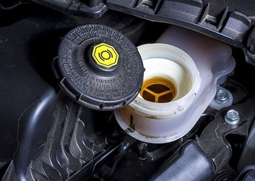 장마철 자동차 점검 체크리스트 5가지 (타이어, 브레이크, 배터리, 와이퍼, 하부 점검) 관련 사진