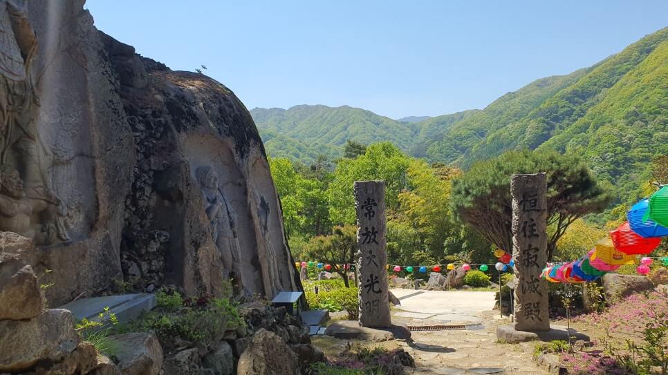 함양 서암정사 : 돌에 새겨진 수행의 흔적과 자연이 어우러진 산중 석굴 사찰