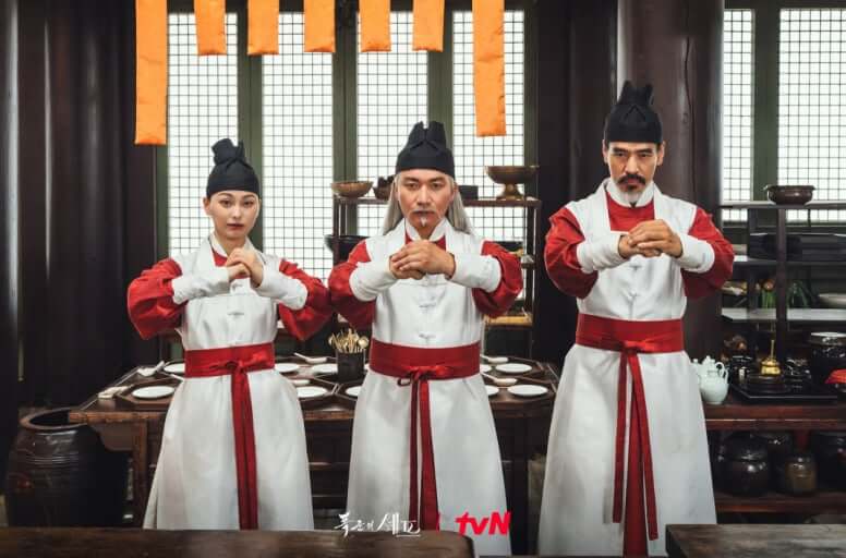 '왕과 사신이 나란히?’…’폭군의 셰프’ 역사 왜곡 논란