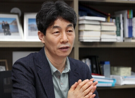 윤건영 국회의원 프로필 나이 고향 학력 재산 페이스북