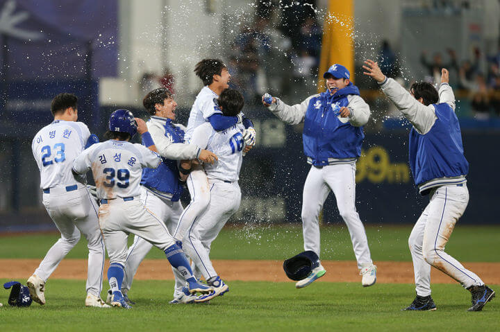 한화 이글스, 35년 만의 '한 이닝 5도루' 진기록 달성! 두산전 승리 이끌다