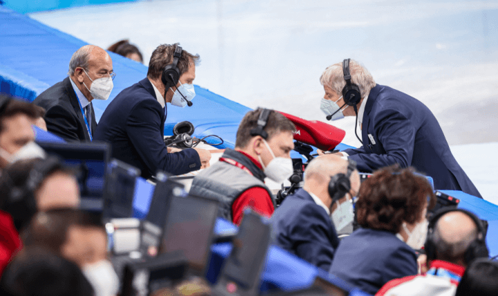 쇼트트랙-빙상-심판위원단-논의장면