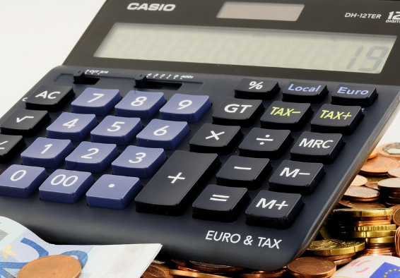 사진1- 부업 소득 신고, 세금문제 정리, 돈과 계산기 이미지