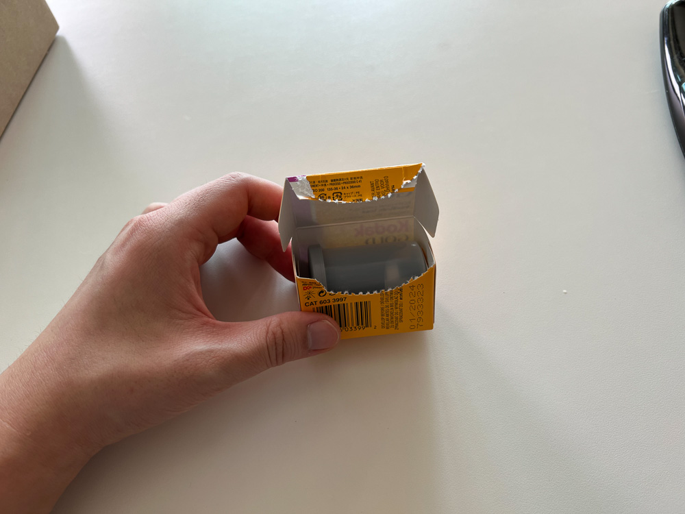 코닥필름-점선을-따라-개봉